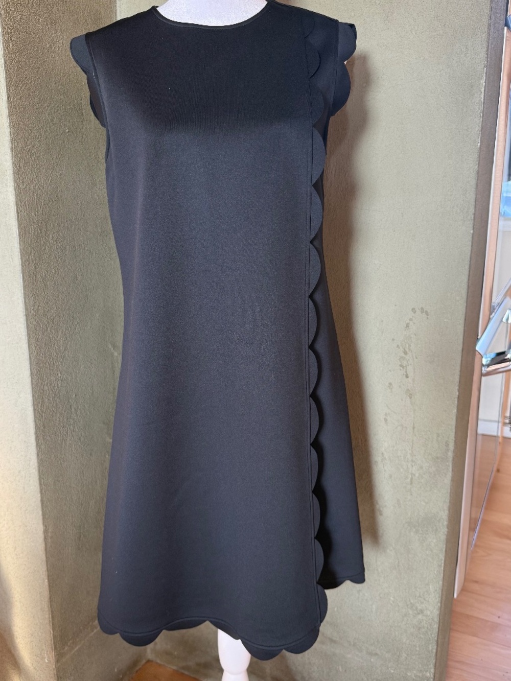 Ted Baker Black Ruffle-Trim Shift Dress – Ted Size 2 / US 6